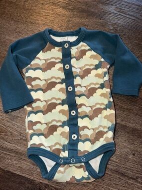 Kate Quinn Organics Blue Clouds Bodysuit Shirt 6/12m